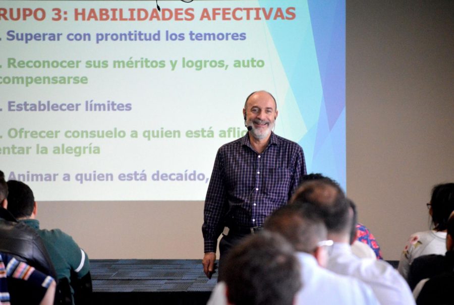 Los profesores con inteligencia emocional ayudan a sus estudiantes a hacer la mejor versión de ellos mismos.